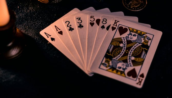 Filipino player accessing live casino table games on mobile browser